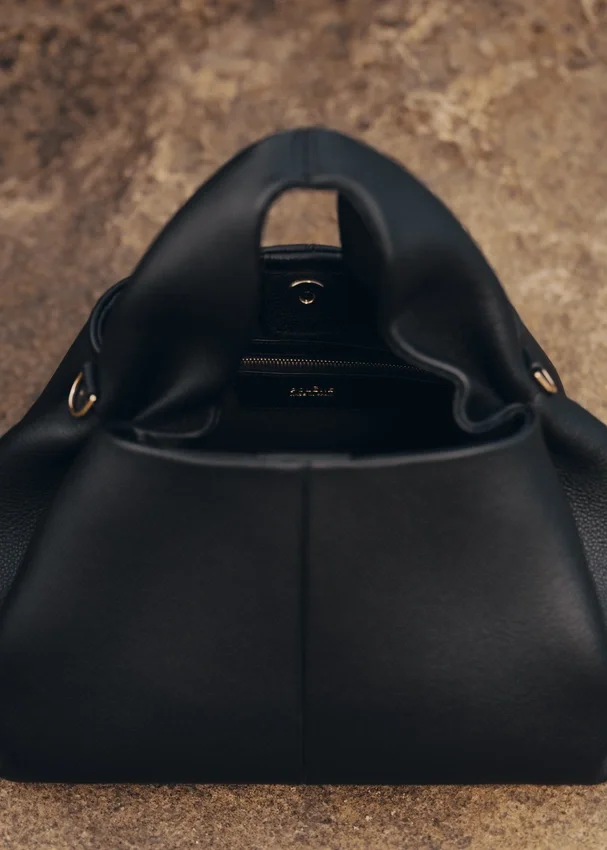Numéro Neuf Edition Textured Black